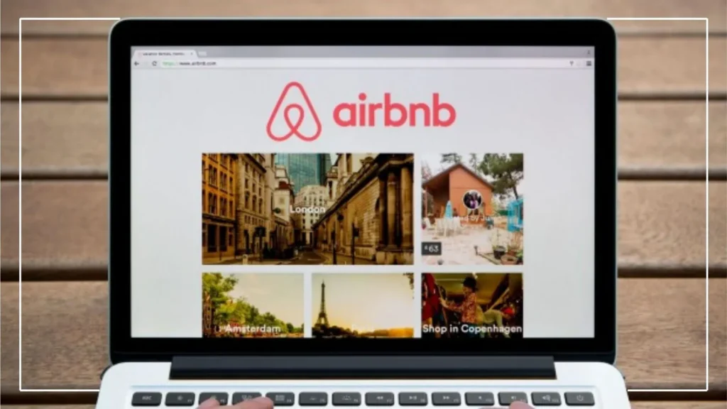 אתר AirBNB על מסך מחשב נייד